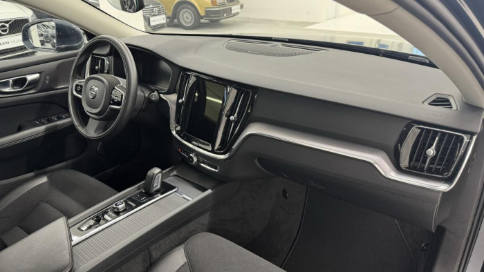 Volvo V60 B4 MOMENTUM ADVANCED REZERVACE 2.0 Momentum