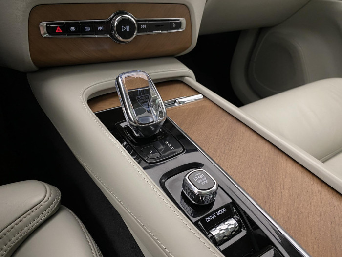 Volvo XC90 B6 AWD INSCRIPTION REZERVACE