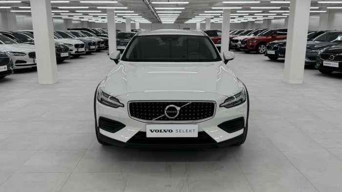 Volvo V60 CROSS COUNTRY REZERVACE