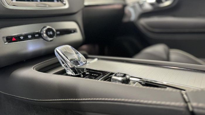 Volvo XC90 T8 AWD ULTIMATE DARK REZERVACE