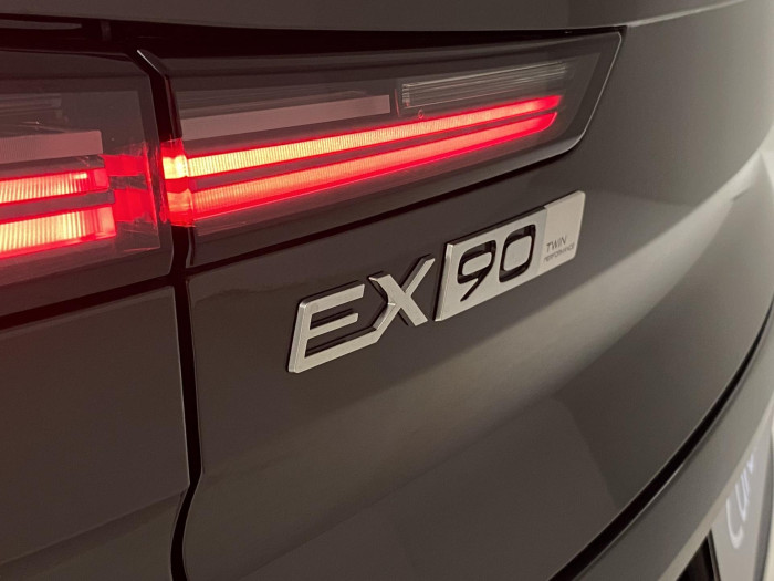 Volvo EX90 PURE ELECTRIC TWIN ULTRA 7míst