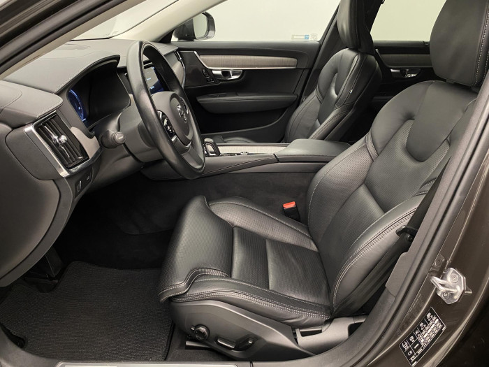 Volvo V90 CC B5 AWD MOMENTUM AUT CZ 2.0 CC CC Momentum