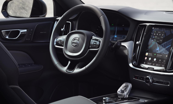 Volvo V60 B4 PLUS DARK AUT