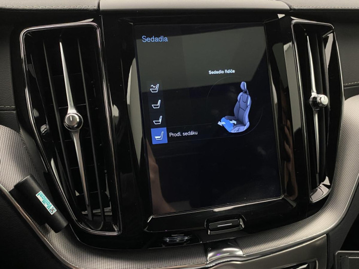 Volvo XC60 B4 AWD INSCRIPTION REZERVACE