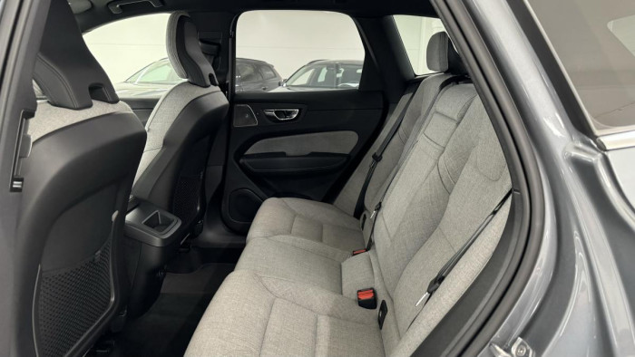 Volvo XC60 B6 AWD INSCRIPTION REZERVACE
