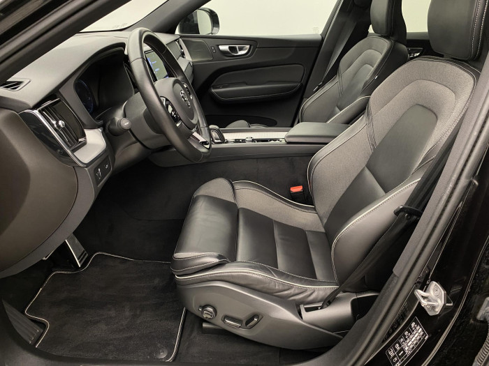 Volvo XC60 B5 AWD R-DESIGN AUT