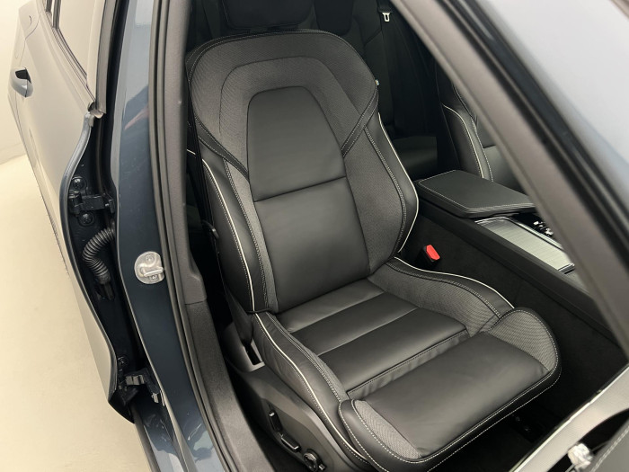 Volvo V60 B4 ULTRA DARK AUT 1.maj.