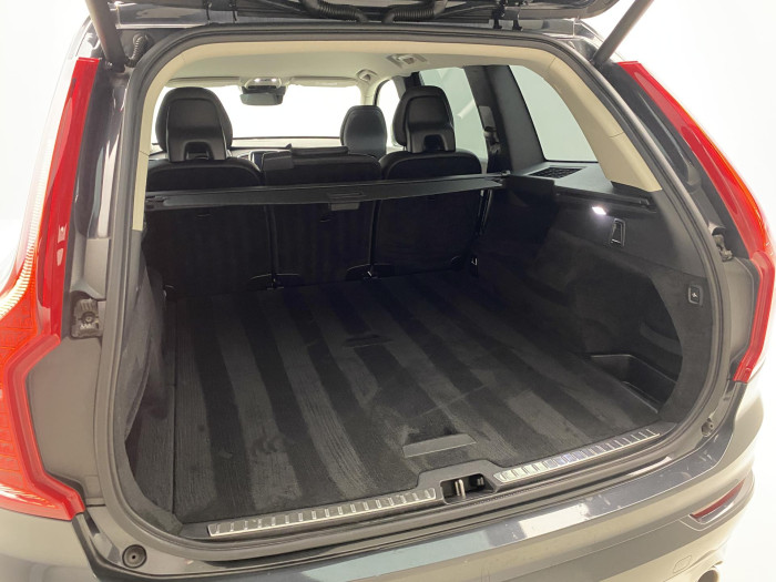 Volvo XC90 D5 AWD MOMENTUM AUT CZ 2.0 d Momentum