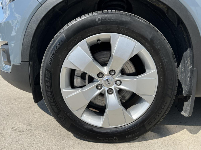 Volvo XC40 B4 AWD MOMENTUM Aut REZERVACE 2.0 Momentum
