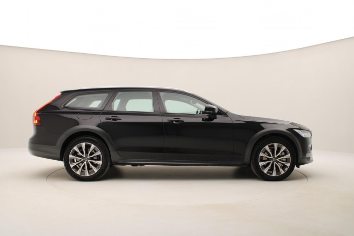 Volvo V90 CC B4 AWD PLUS AUT CZ 1.maj