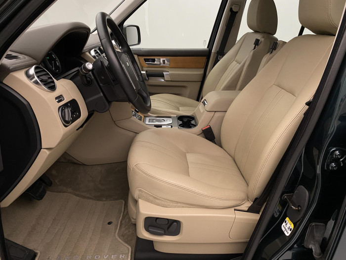 Land Rover Discovery 3.0 AWD SDV6 HSE REZERVACE