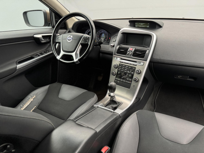 Volvo XC60 D3 AWD MOMENTUM CZ 1.maj 2.4 d Momentum