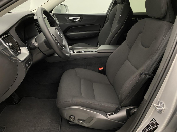 Volvo XC60 B4 MOMENTUM PRO REZERVACE 2.0 Momentum