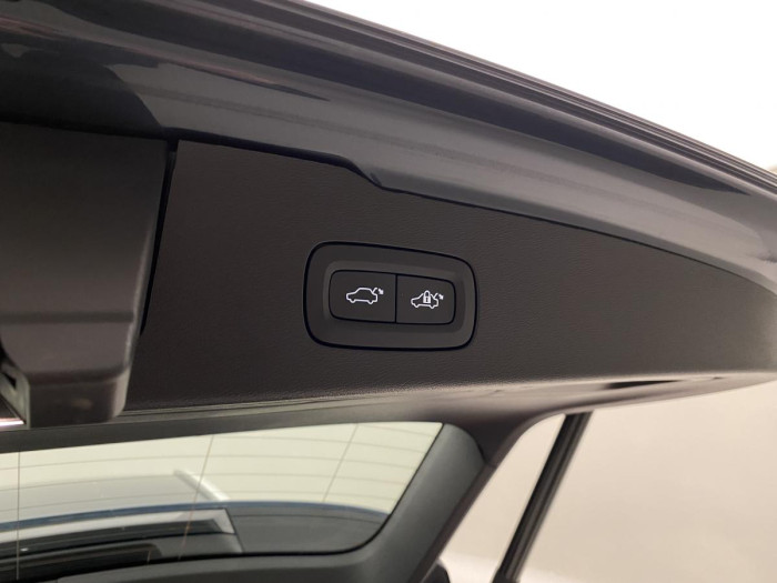 Volvo V60 B4 MOMENTUM AUT REZERVACE 2.0 Momentum