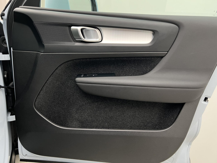 Volvo XC40 B3 CORE AUT CZ 1.maj.