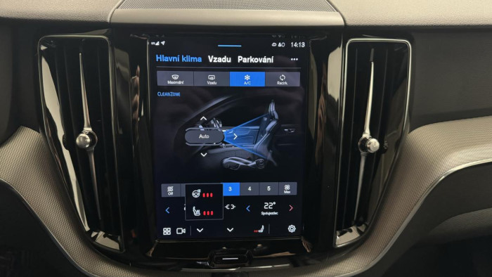 Volvo XC60 B4 PLUS DARK REZERVACE 2.0 Plus