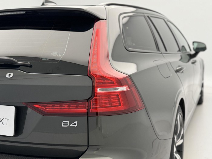 Volvo V60 B4 R-DESIGN AUT REZERVACE