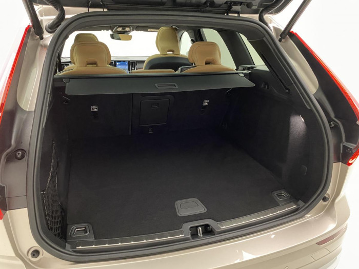 Volvo XC60 T6 AWD AT RECHARGE BRIGHT PLUS 2.0 AT Plus