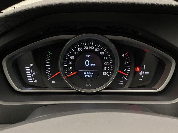 Volvo V40 D2 BLACK EDITION 1.maj. 2.0 d Edition