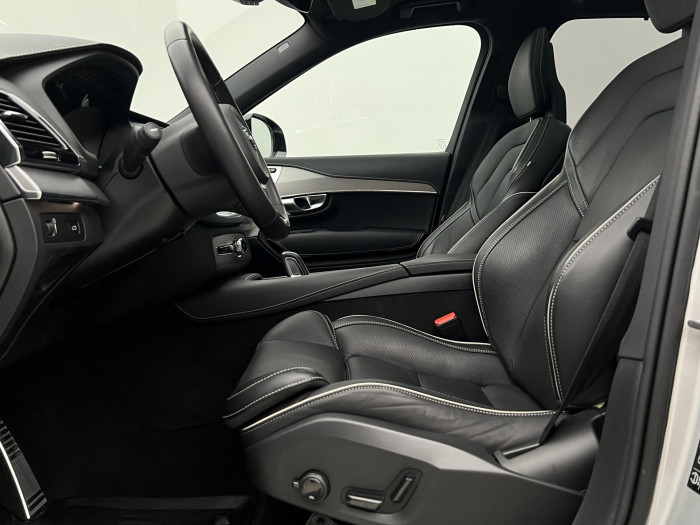 Volvo XC90 B5 AWD R-DESIGN 7MÍSTNÁ AUT