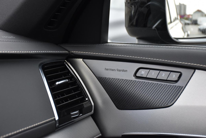 Volvo XC90 B5 AWD R-Design REZERVACE