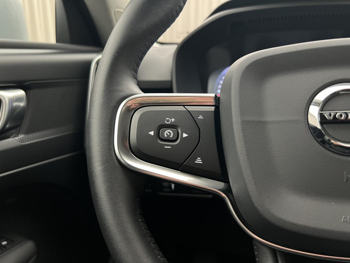 Volvo XC40 D4 AWD MOMENTUM PRO AUT CZ 2.0 d Momentum