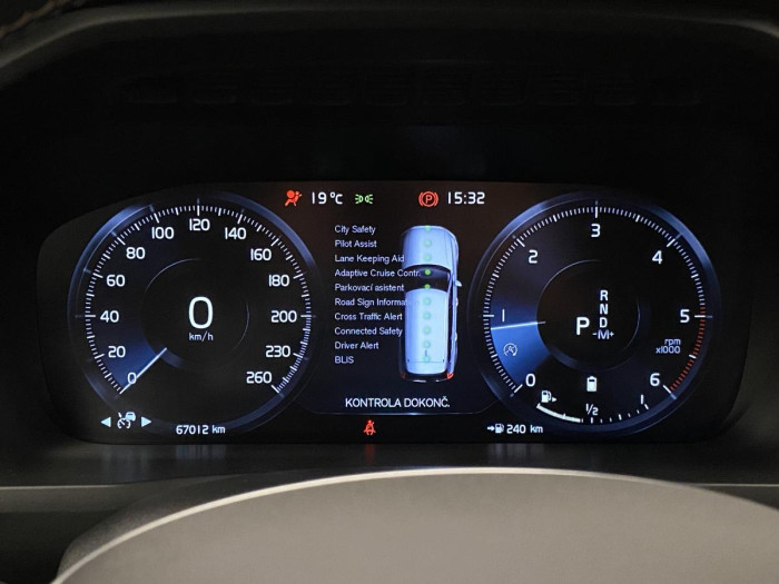 Volvo XC90 B5 AWD INSCRIPTION REZERVACE