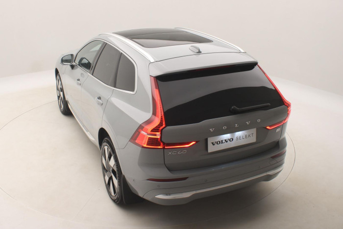 Volvo XC60 T8 AWD ULTIMATE RECHARGE 1.maj