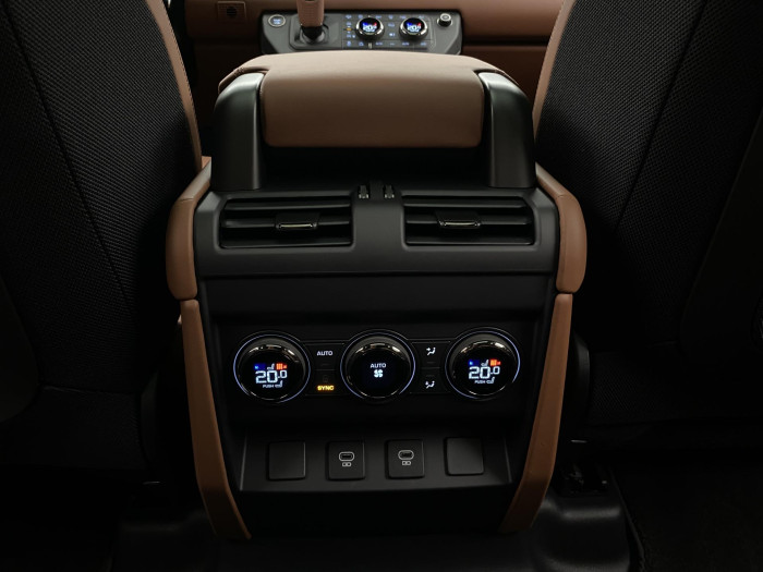 Land Rover Defender P635 OCTA AWD AUT