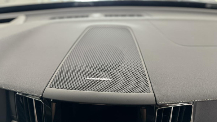 Volvo XC60 B4 AWD ULTIMATE REZERVACE