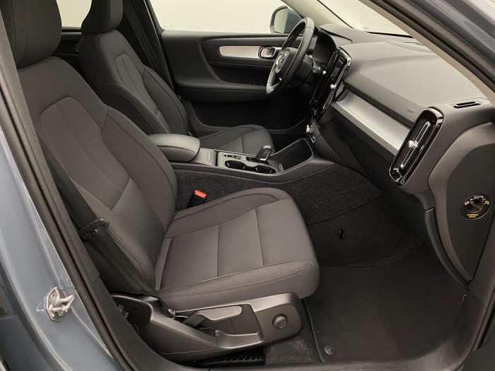 Volvo XC40 B4 AWD MOMENTUM REZERVACE 2.0 Momentum