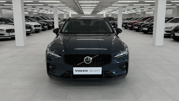 Volvo V60 B4 PLUS DARK AUT CZ REZERVACE