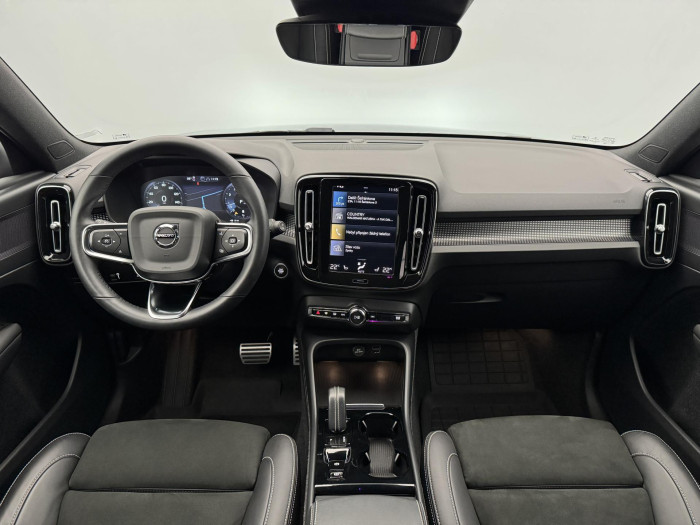 Volvo XC40 B4 AWD R-DESIGN AUT 1.maj CZ