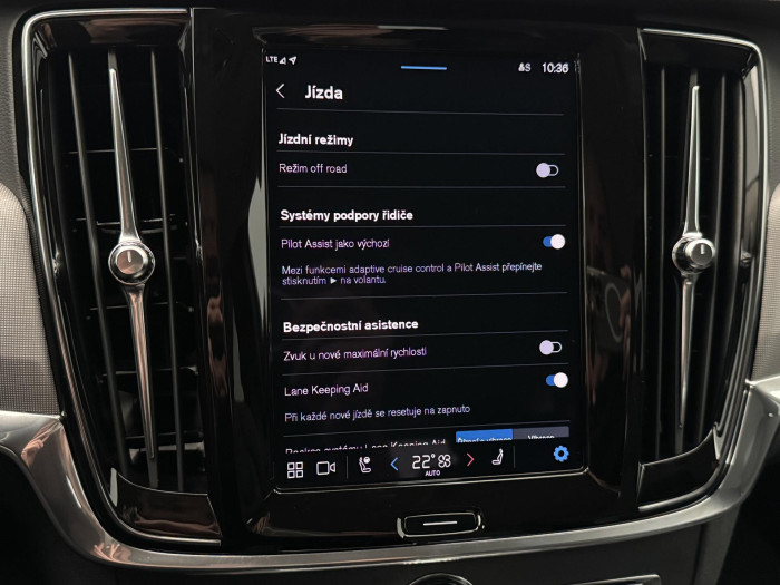 Volvo V90 CC B4 AWD PLUS BRIGHT AUT CZ