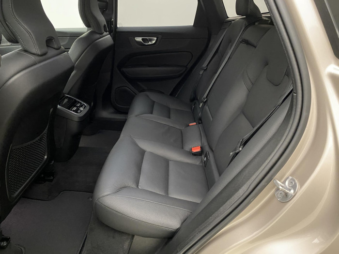 Volvo XC60 B4 AWD PLUS DARK AUT 1.maj