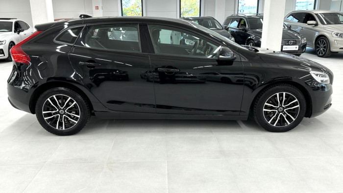 Volvo V40 T2 BLACK EDITION REZERVACE 2.0 Edition