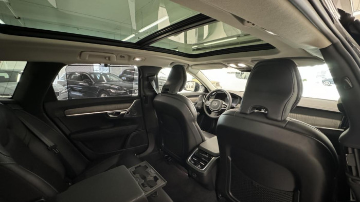 Volvo V90 CROSS COUNTRY B5 REZERVACE