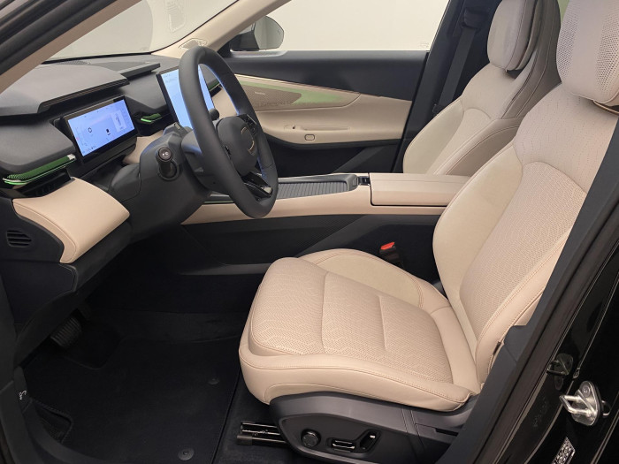 Lynk & Co 08 MORE PHEV