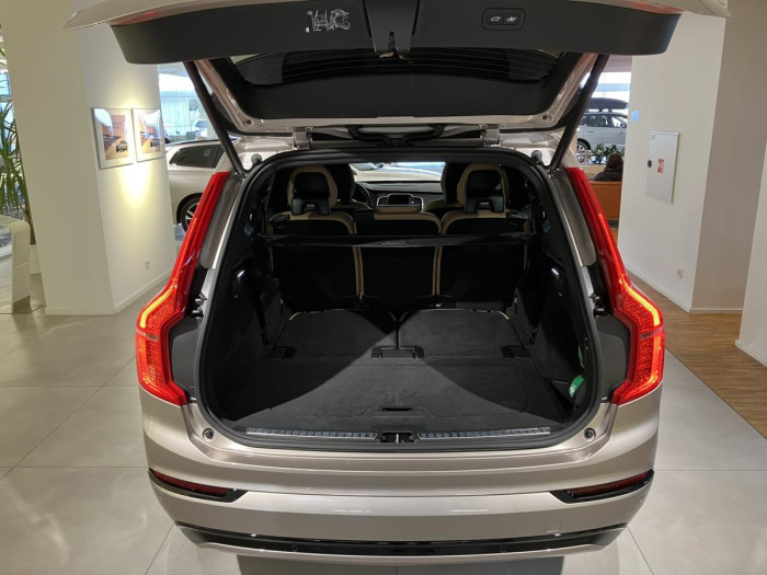 Volvo XC90 T8 AWD AUT RECHARGE REZERVACE