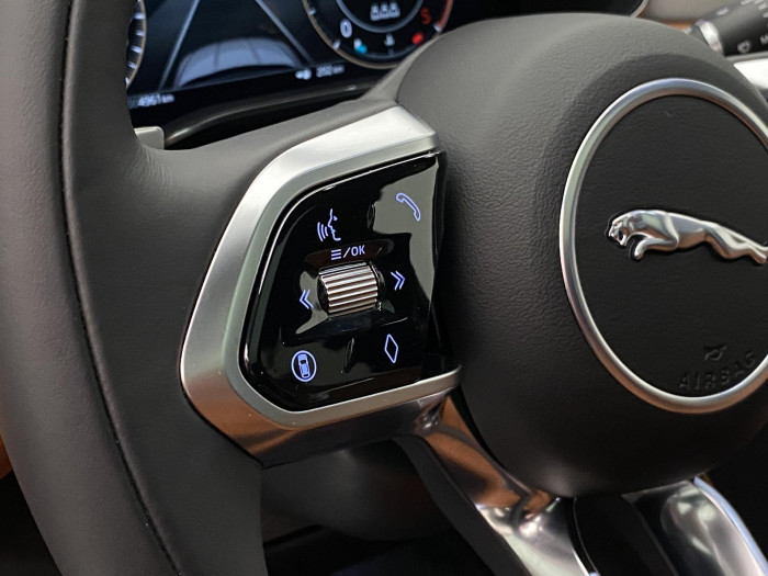 Jaguar F-Pace D300 R-DYNAMIC HSE REZERVACE 3.0 d Dynamic