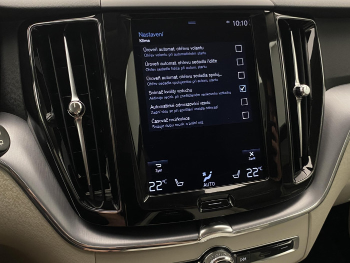 Volvo XC60 B4 AWD MOMENTUM AUT CZ 2.0 Momentum