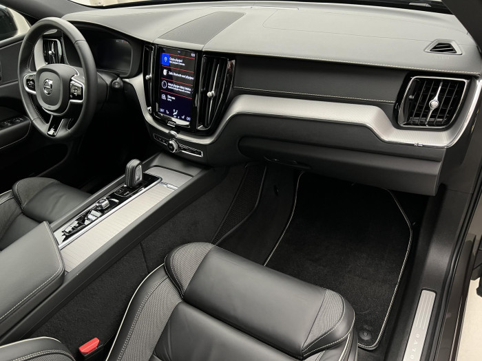 Volvo XC60 B5 AWD R-DESIGN AUT