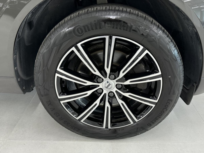 Volvo XC60 B4 AWD INSCRIPTION REZERVACE