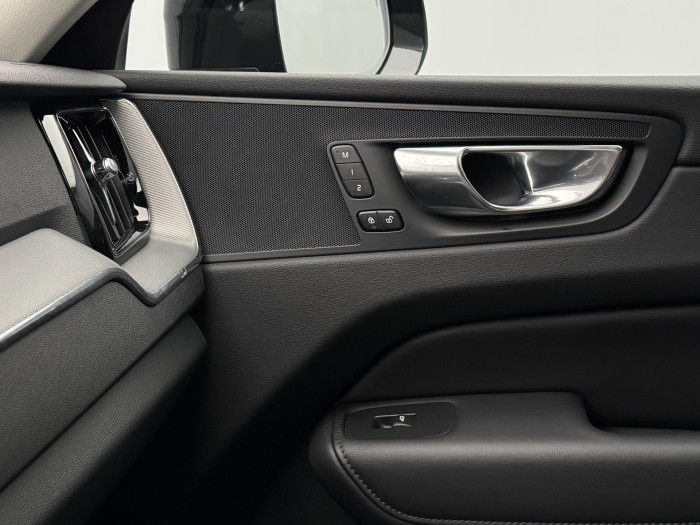 Volvo XC60 B5 AWD PLUS DARK CZ 1.maj