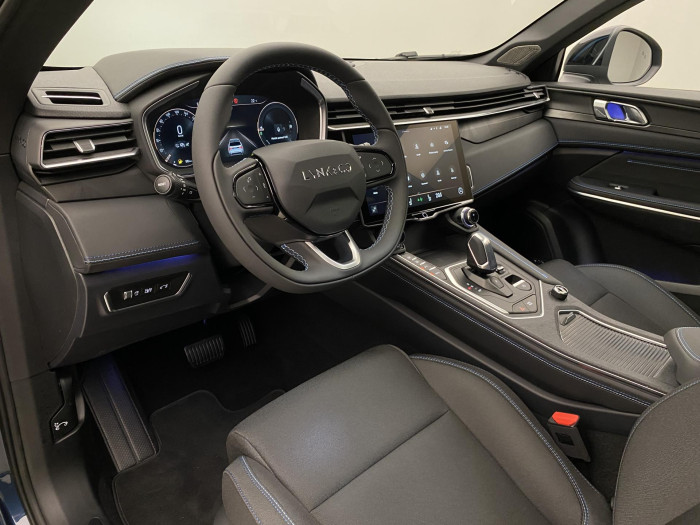 Lynk & Co 01 PHEV DCT AUT 1.maj REZERVACE