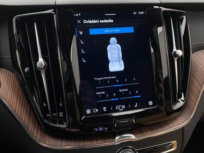 Volvo XC60 B4 AWD ULTIMATE AUT REZERVACE