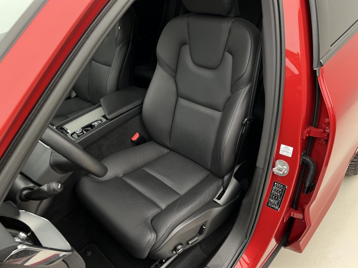 Volvo XC60 B4 AWD PLUS DARK AUT 1.maj.