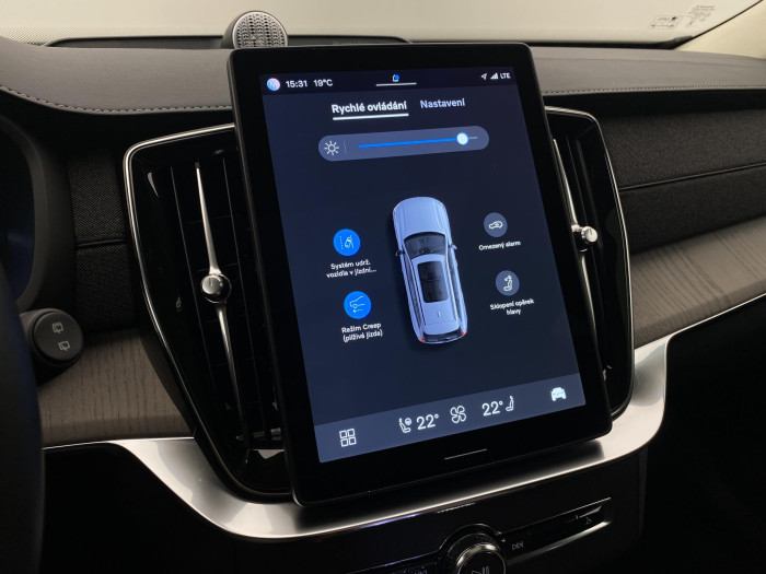 Volvo XC90 T8 AWD RECHARGE DARK REZERVACE