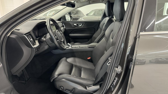 Volvo V60 B4 INSCRIPTION AUT REZERVACE