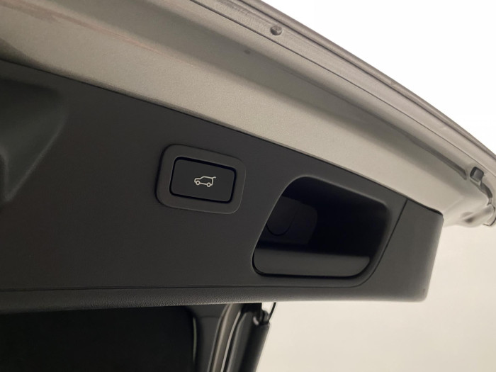 Jaguar E-Pace AWD R-DYNAMIC SE REZERVACE 2.0 Dynamic SE